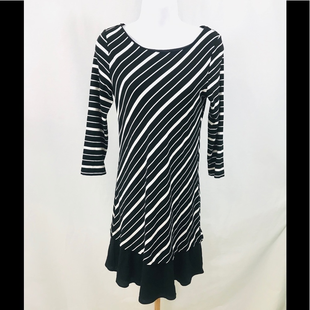 WHBM Fit and flare dress. Diagonal stripes EUC